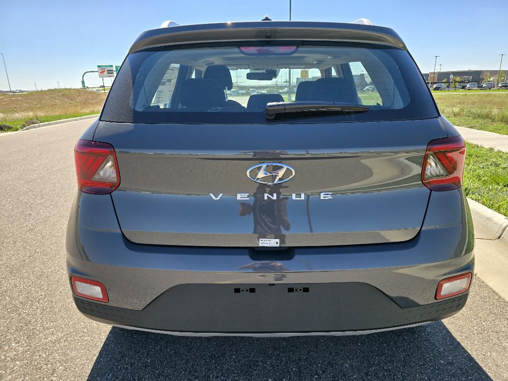 2025 Hyundai Venue SEL photo 4