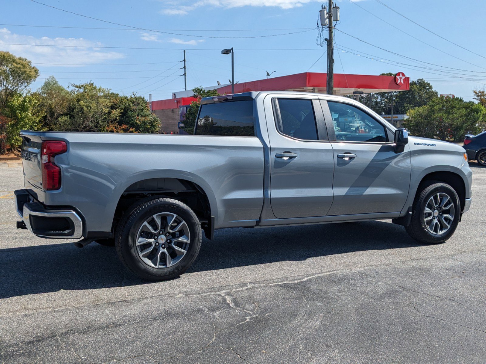 2025 Chevrolet Silverado 1500 LT photo 4