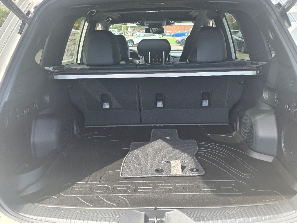 2025 Subaru Forester Touring photo 4