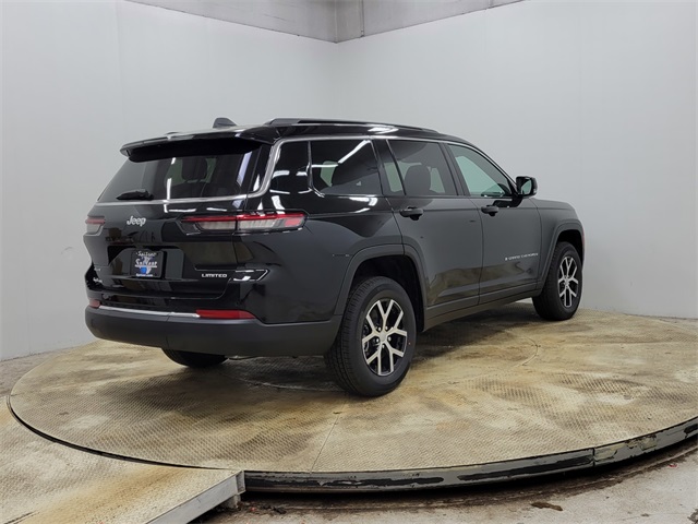 2025 Jeep Grand Cherokee Limited photo 3