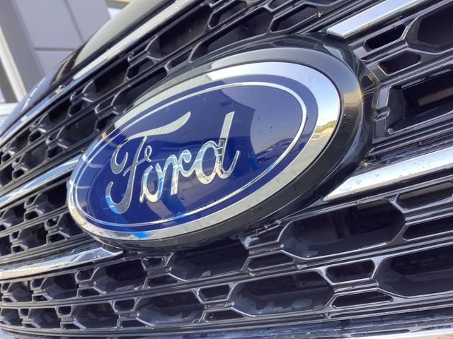 2022 Ford Explorer XLT photo 3