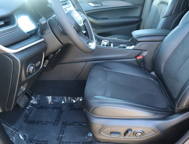 2024 Jeep Grand Cherokee Altitude photo 18