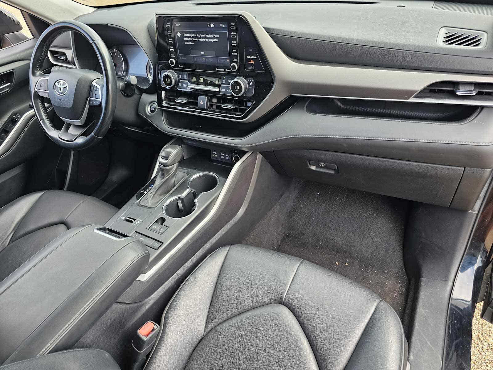 2022 Toyota Highlander XLE photo 28