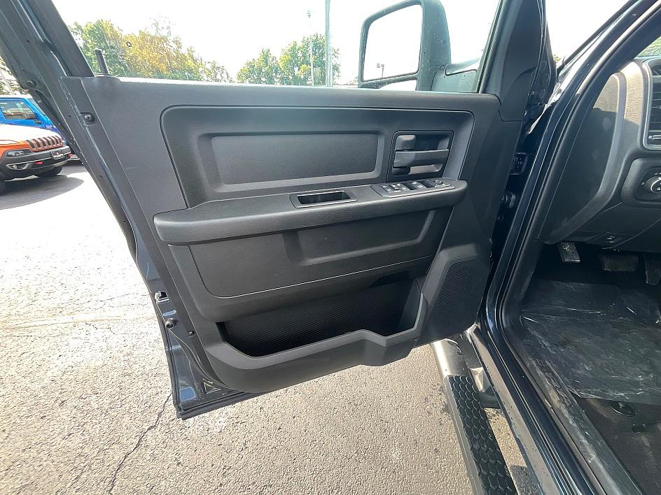 2025 Ram 2500 Tradesman photo 12