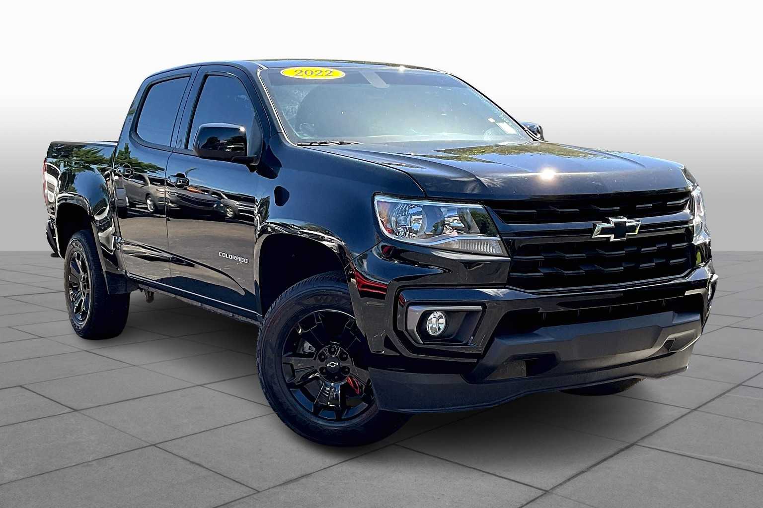 2022 Chevrolet Colorado LT photo 2