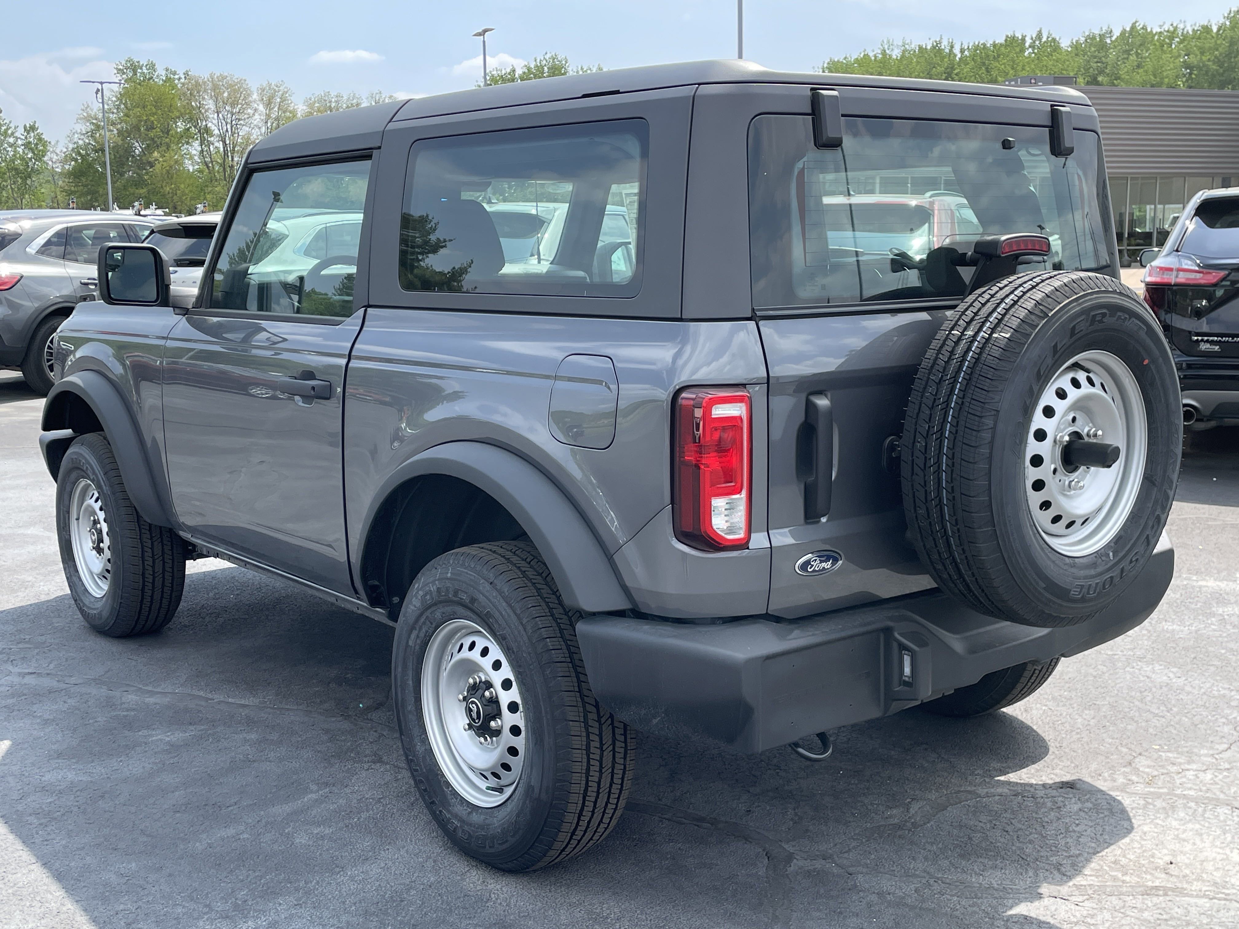 2025 Ford Bronco Base photo 3