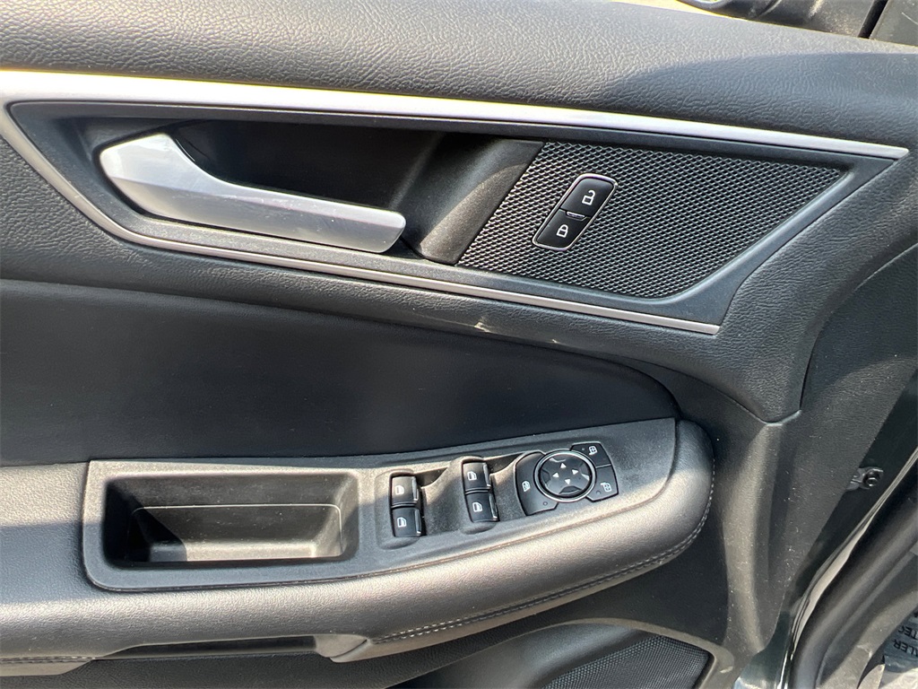 2024 Ford Edge SEL photo 4
