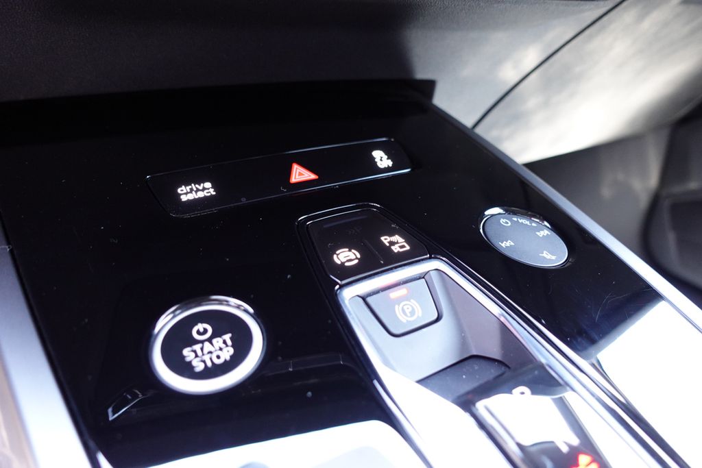 2024 Audi Q4 E-tron Premium photo 21