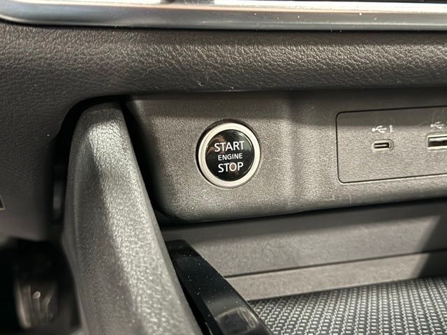 2023 Nissan Rogue SV photo 11
