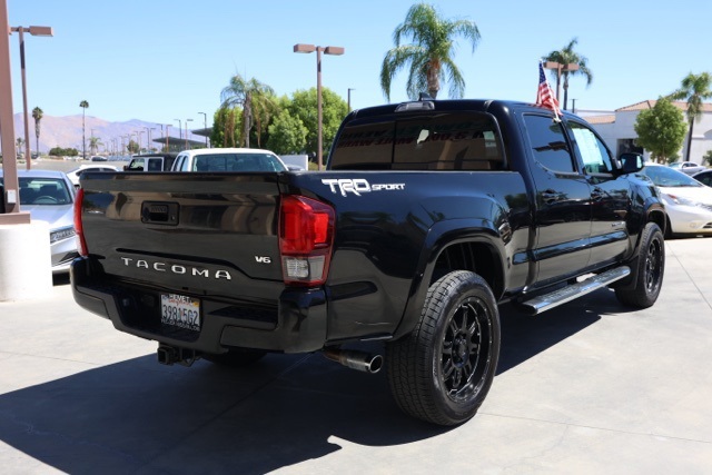 2017 Toyota Tacoma SR5 photo 3