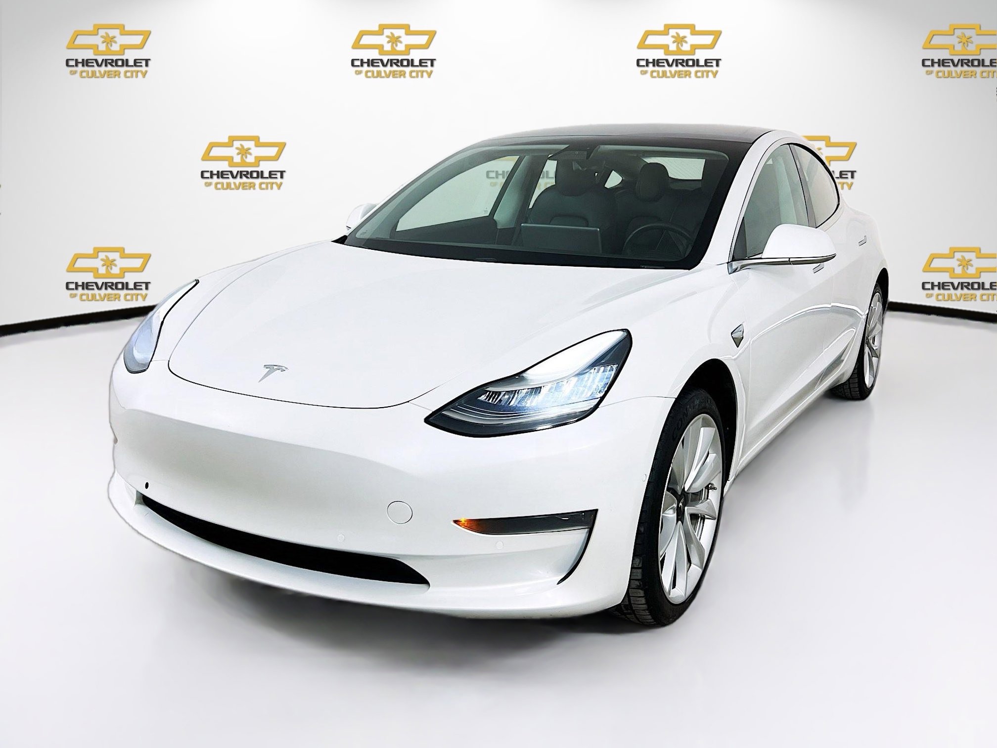2020 Tesla Model 3 Standard Range Plus photo 3