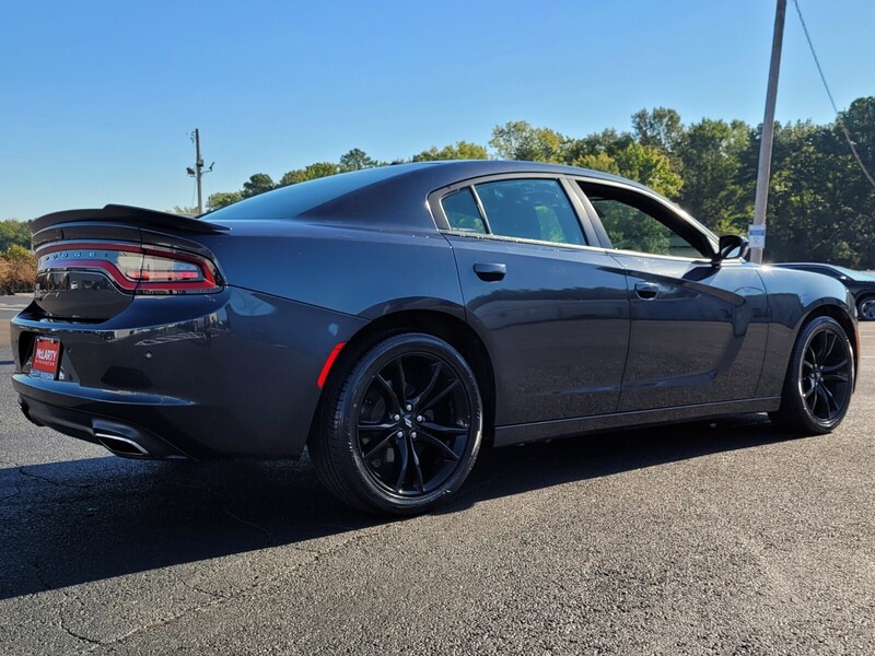 2018 Dodge Charger SXT photo 3