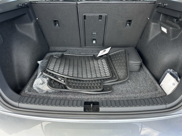 2025 Volkswagen Taos SEL photo 2