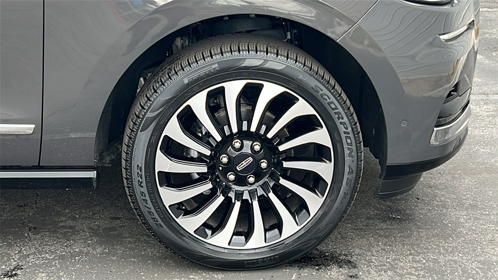 2024 Lincoln Navigator Black Label photo 2