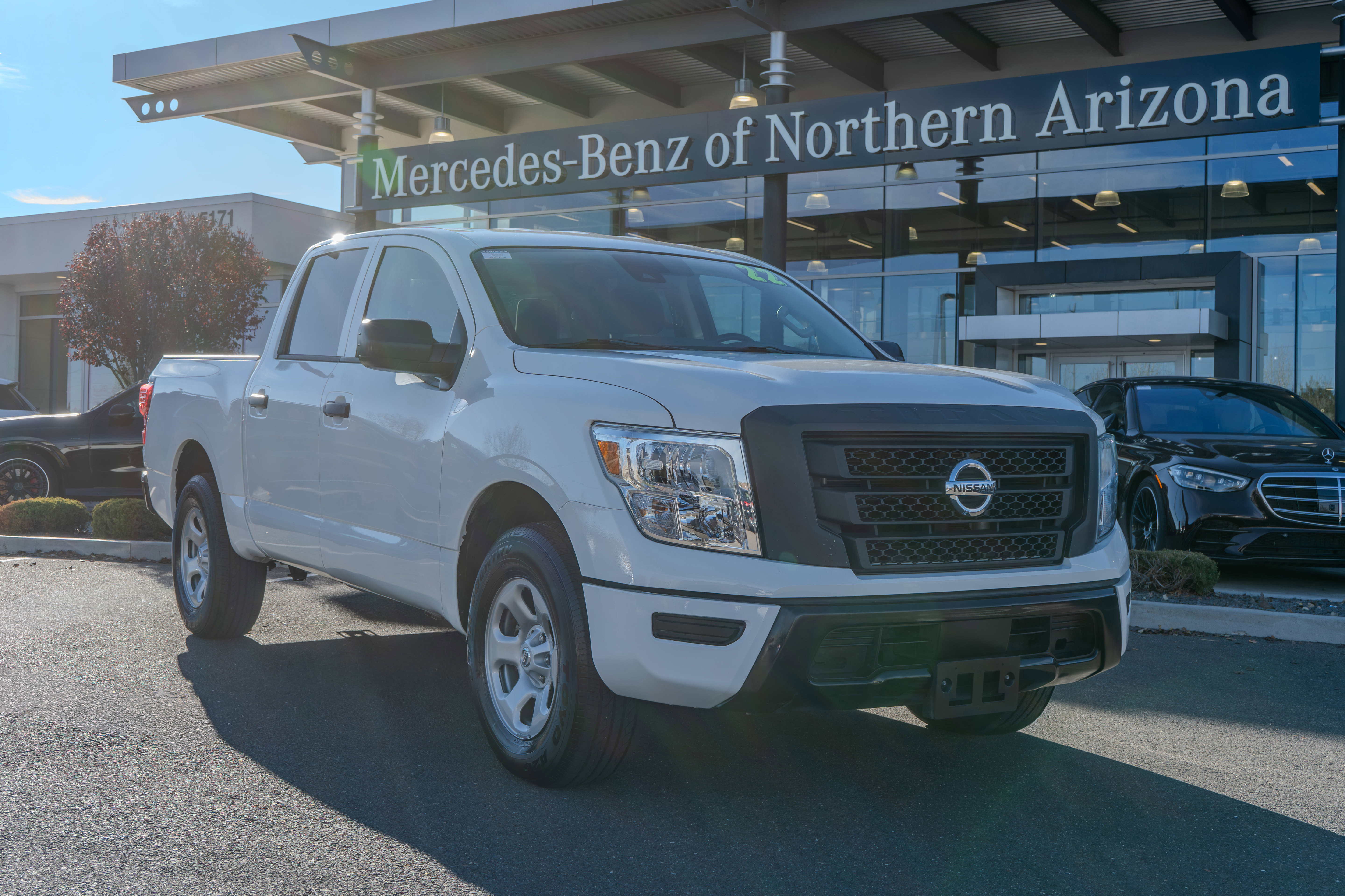 2022 Nissan Titan S's photo