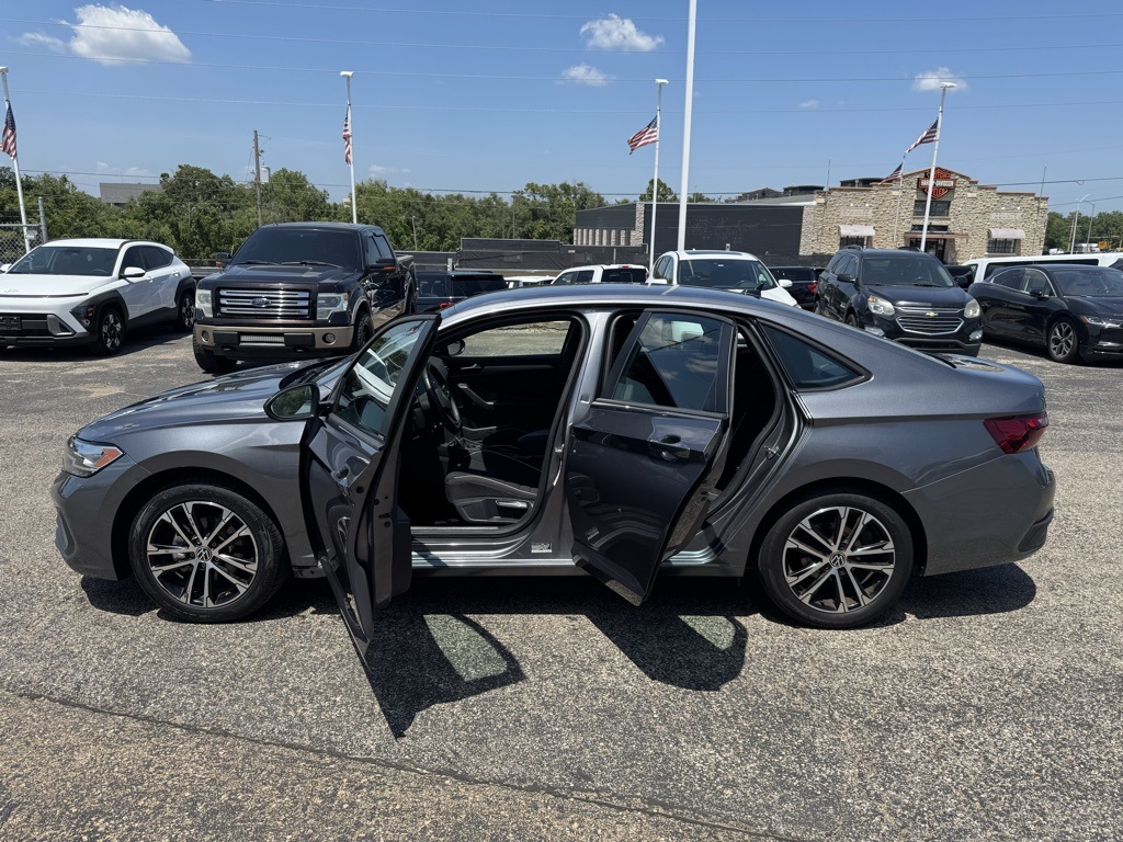 2024 Volkswagen Jetta 1.5T Sport photo 4