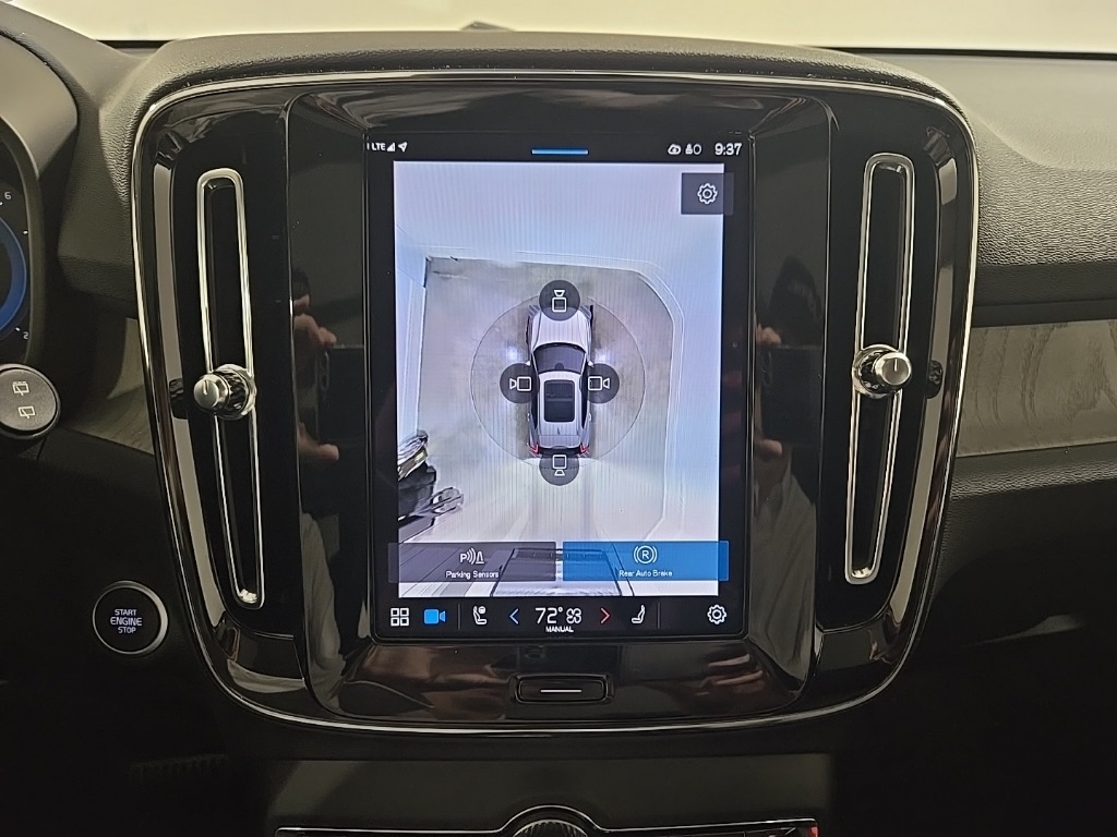 2025 Volvo XC40 Plus photo 18