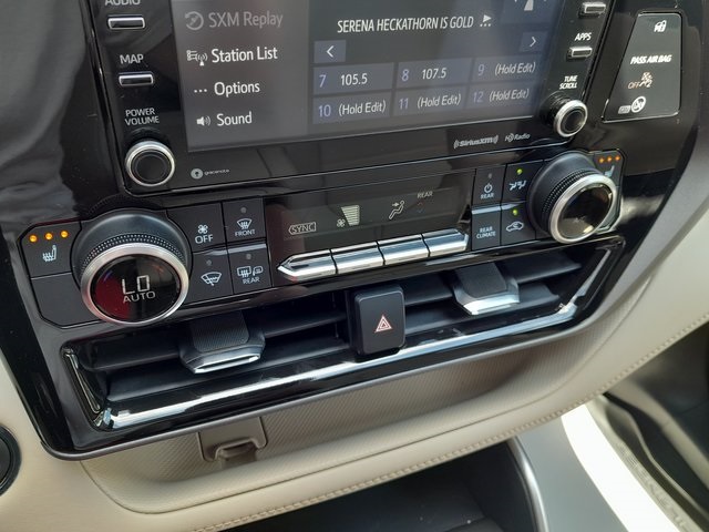 2022 Toyota Highlander XLE photo 22