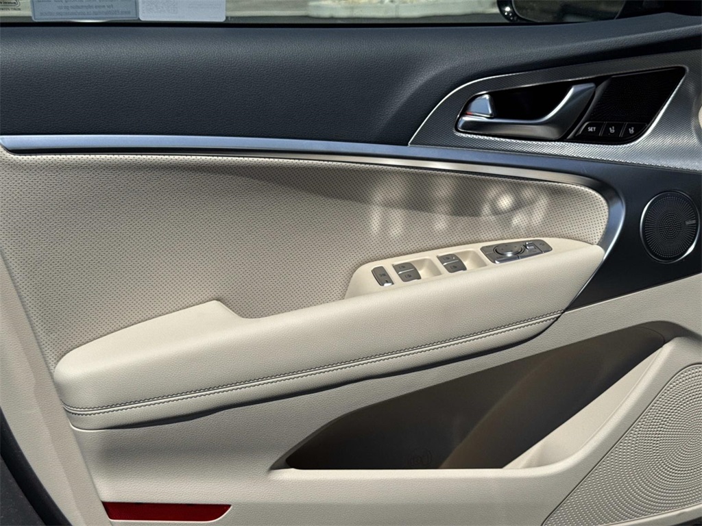 2026 Genesis G70 2.5T Prestige photo 16