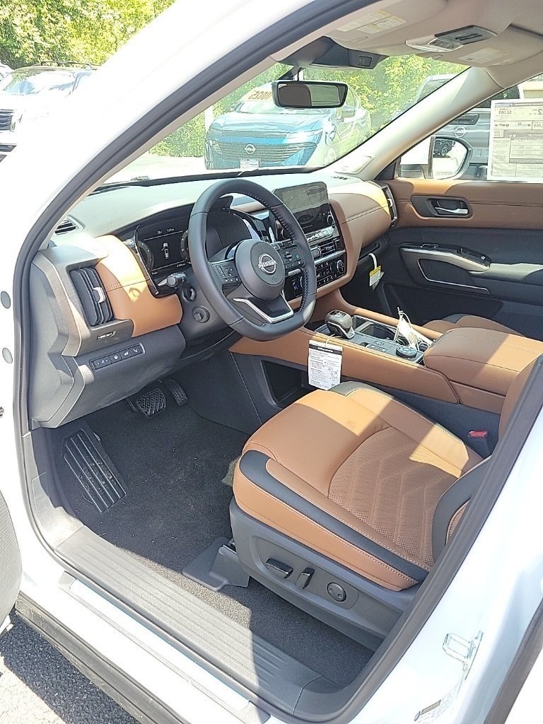 2025 Nissan Pathfinder Platinum photo 27