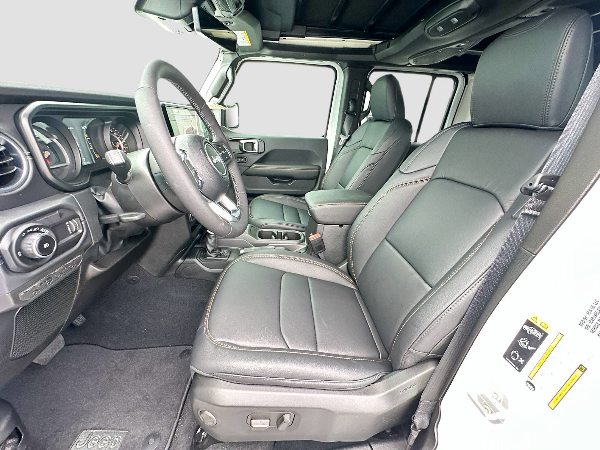 2025 Jeep Wrangler Sahara photo 14