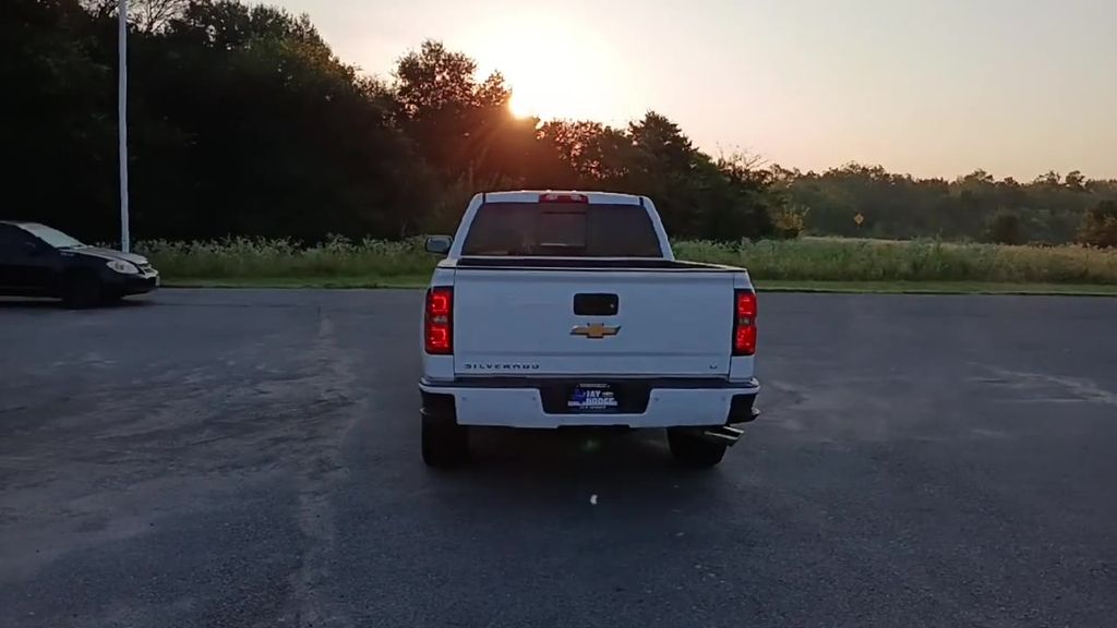 2018 Chevrolet Silverado 1500 LT photo 6