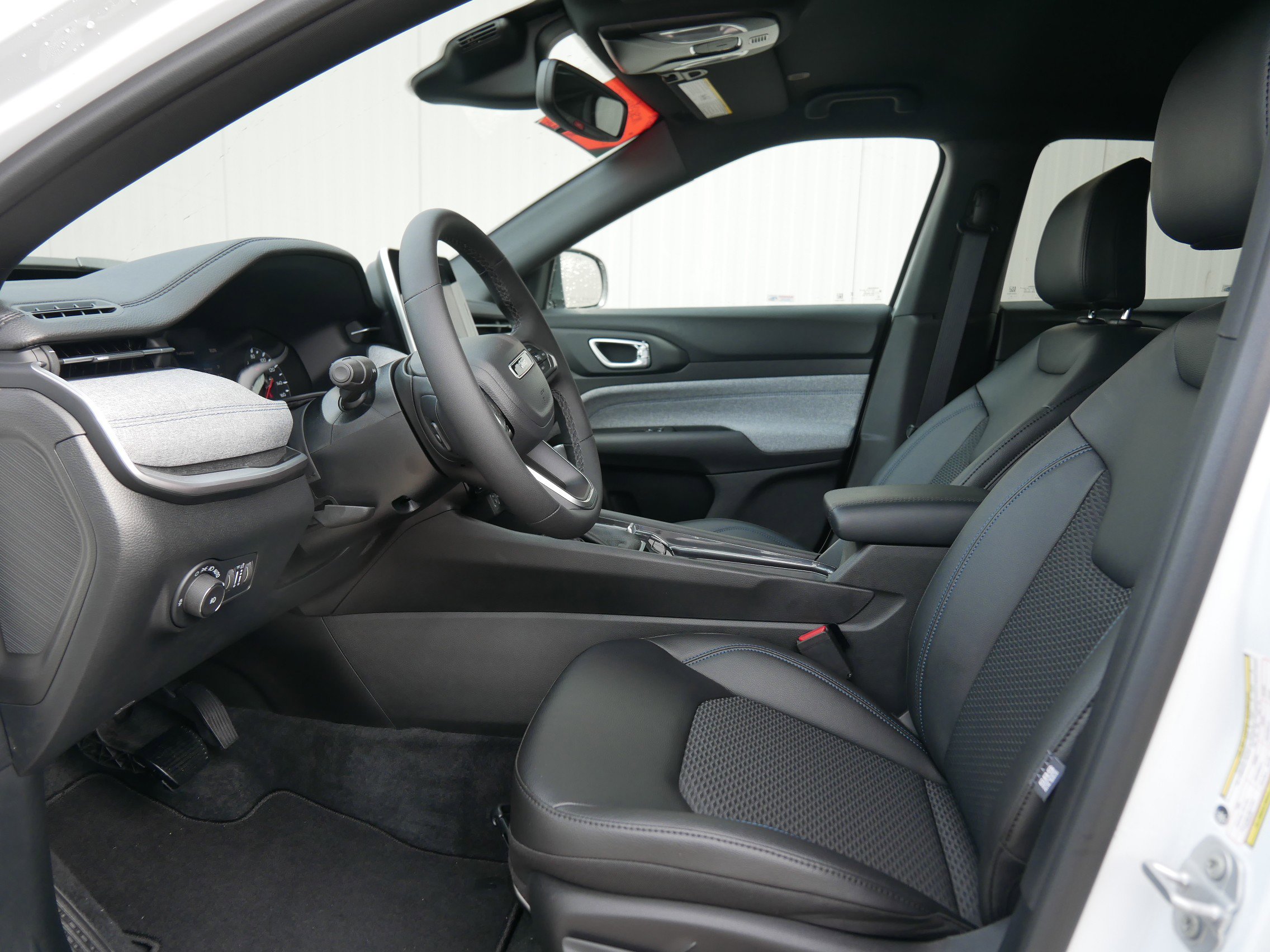 2025 Jeep Compass Latitude photo 5