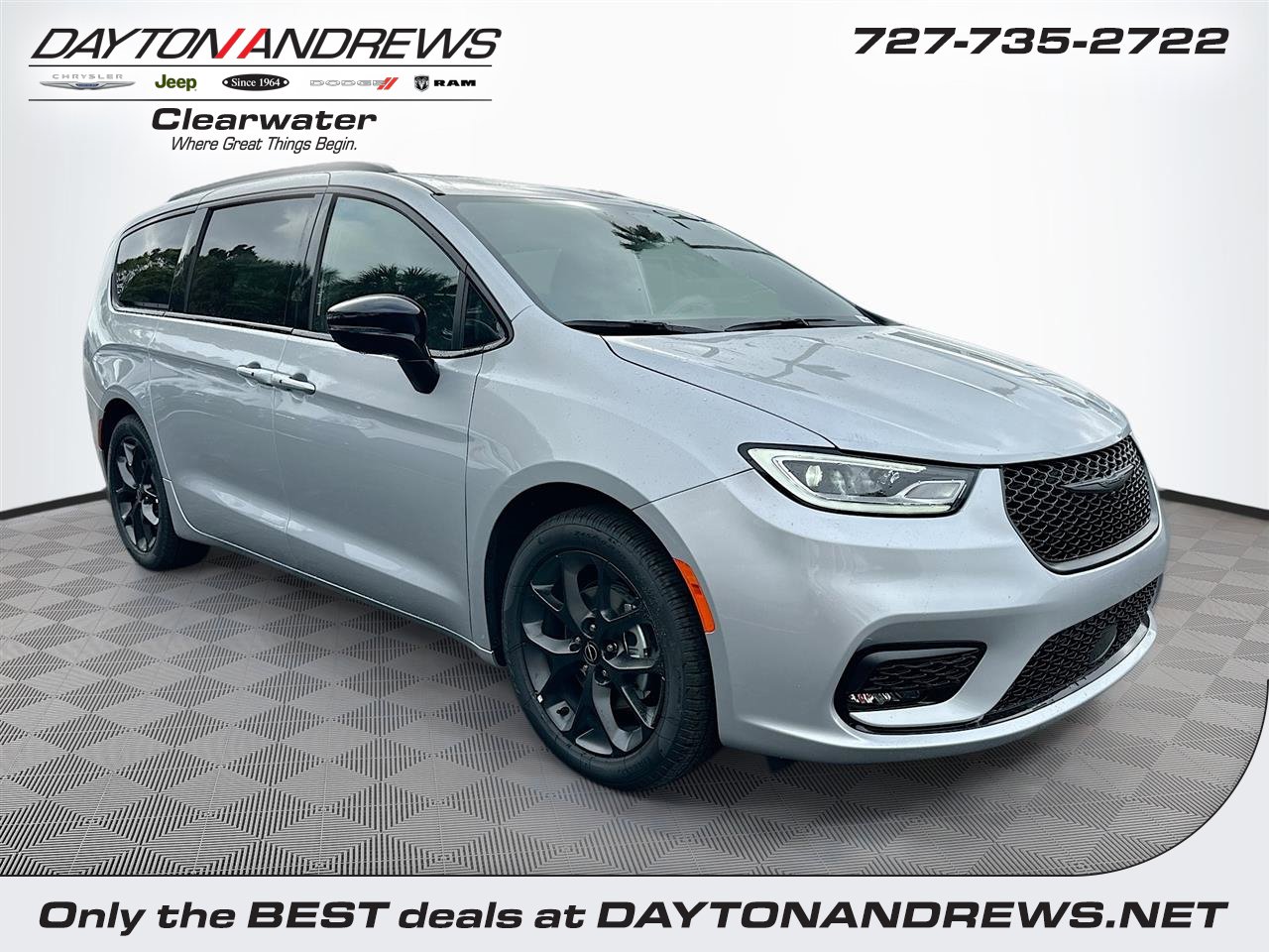 2026 Chrysler Pacifica Limited's photo