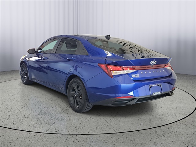 2021 Hyundai Elantra SEL photo 4