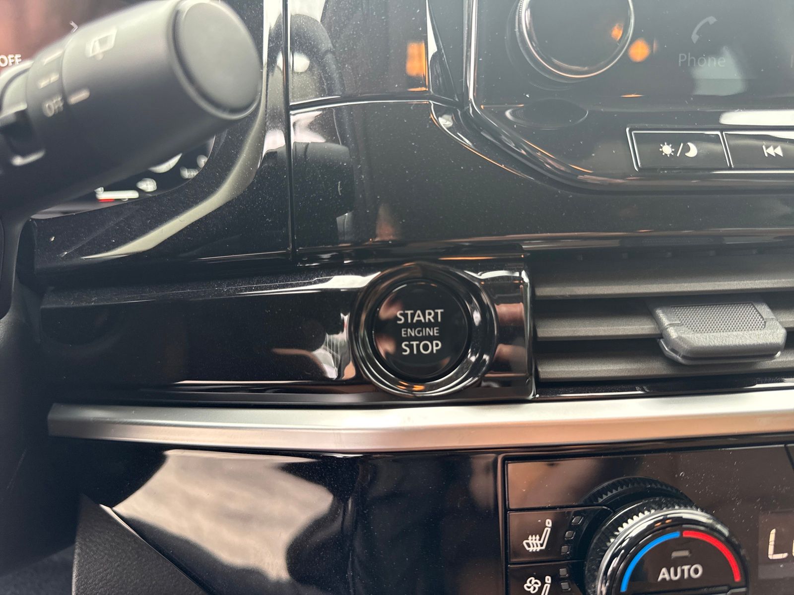 2025 Nissan Pathfinder Platinum photo 19