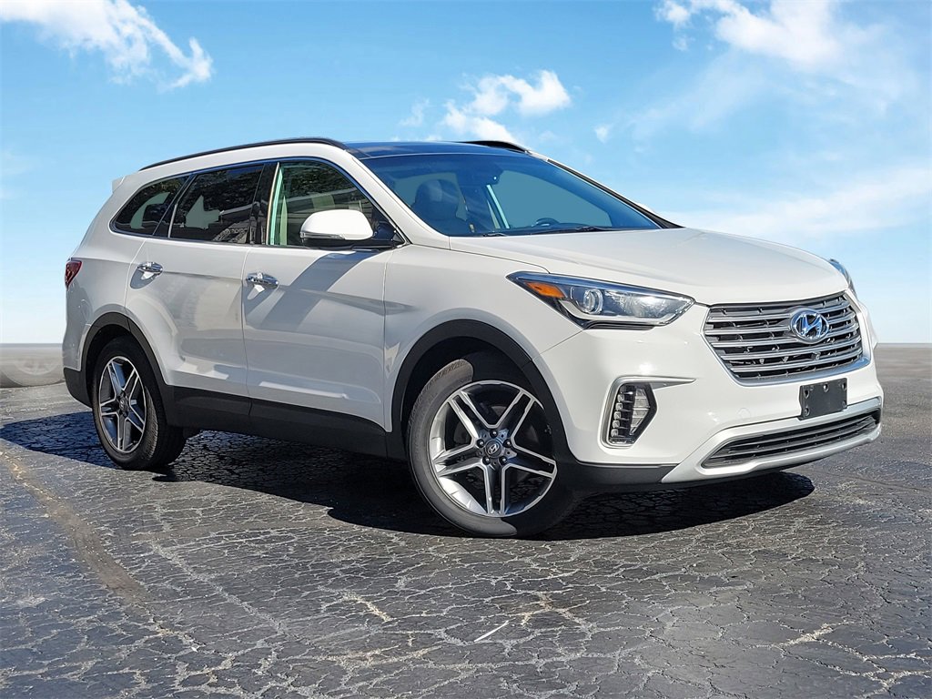 2017 Hyundai Santa Fe SE Ultimate photo 2