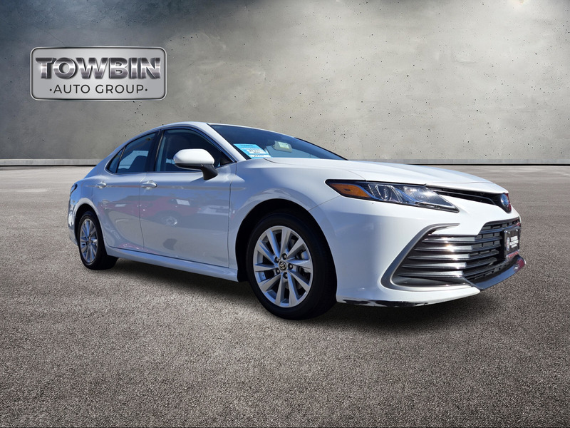 2024 Toyota Camry LE photo 2