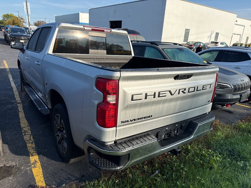 2022 Chevrolet Silverado 1500 LT photo 3
