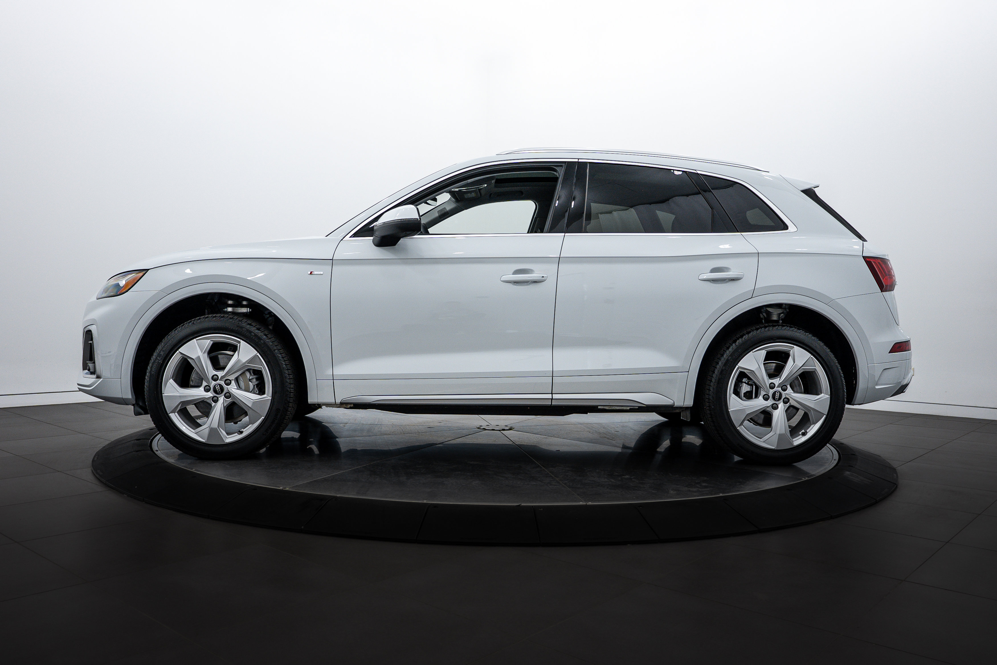 2025 Audi Q5 S line Premium Plus photo 2