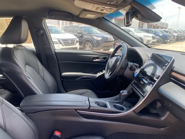 2022 Toyota Avalon Hybrid XLE Plus photo 11