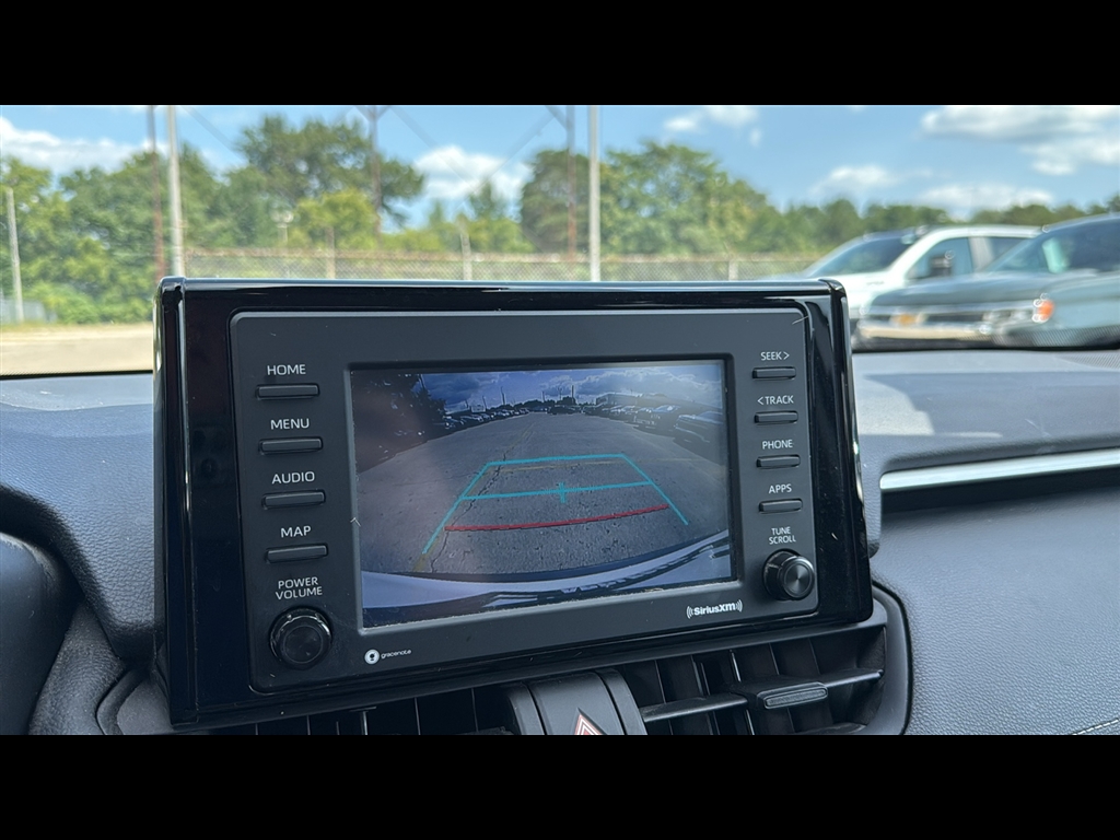 2022 Toyota RAV4 LE photo 9
