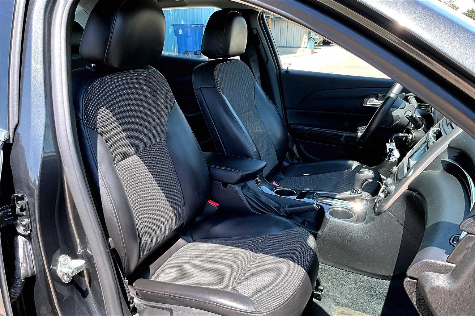 2015 Chevrolet Malibu 2LT photo 9