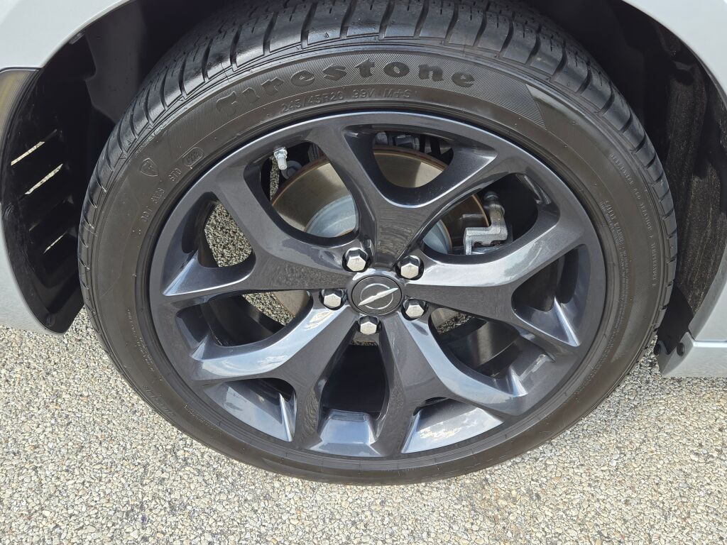 2023 Chrysler 300 photo 10