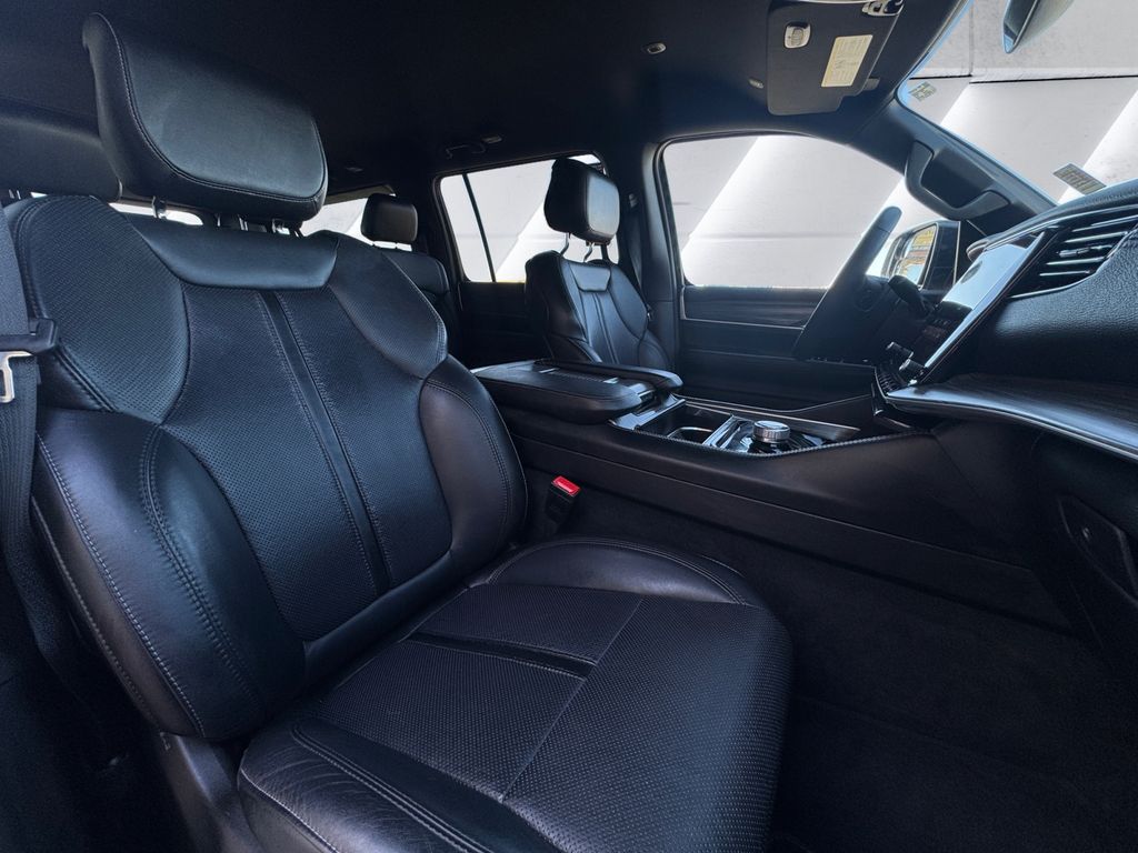 2024 Jeep Wagoneer L Series II photo 13