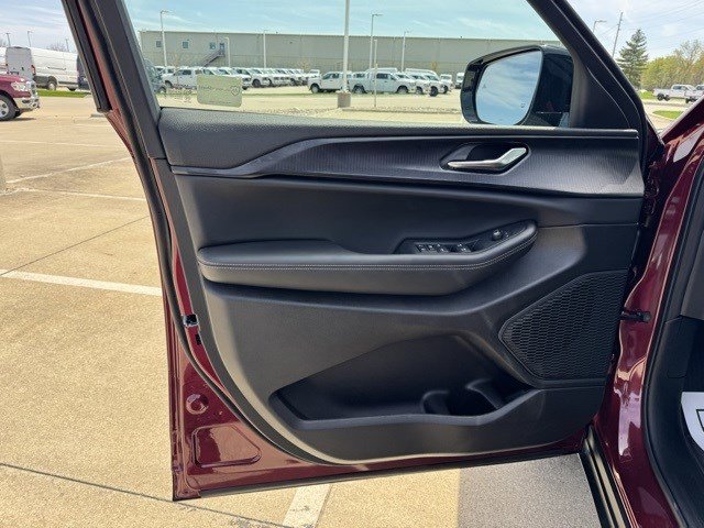 2025 Jeep Grand Cherokee Altitude X photo 4