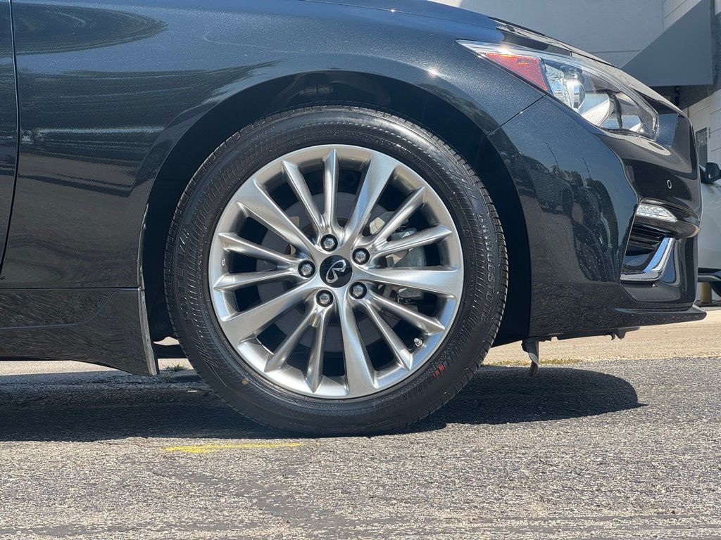 2021 Infiniti Q50 3.0t LUXE photo 2