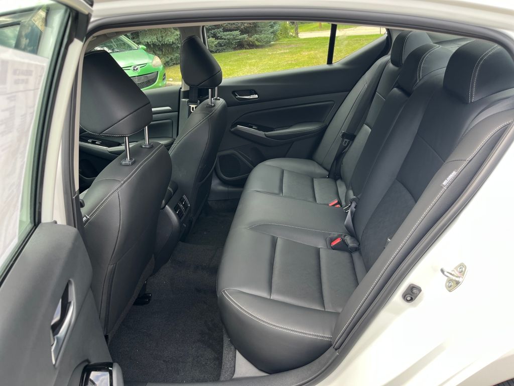 2025 Nissan Altima SL photo 15