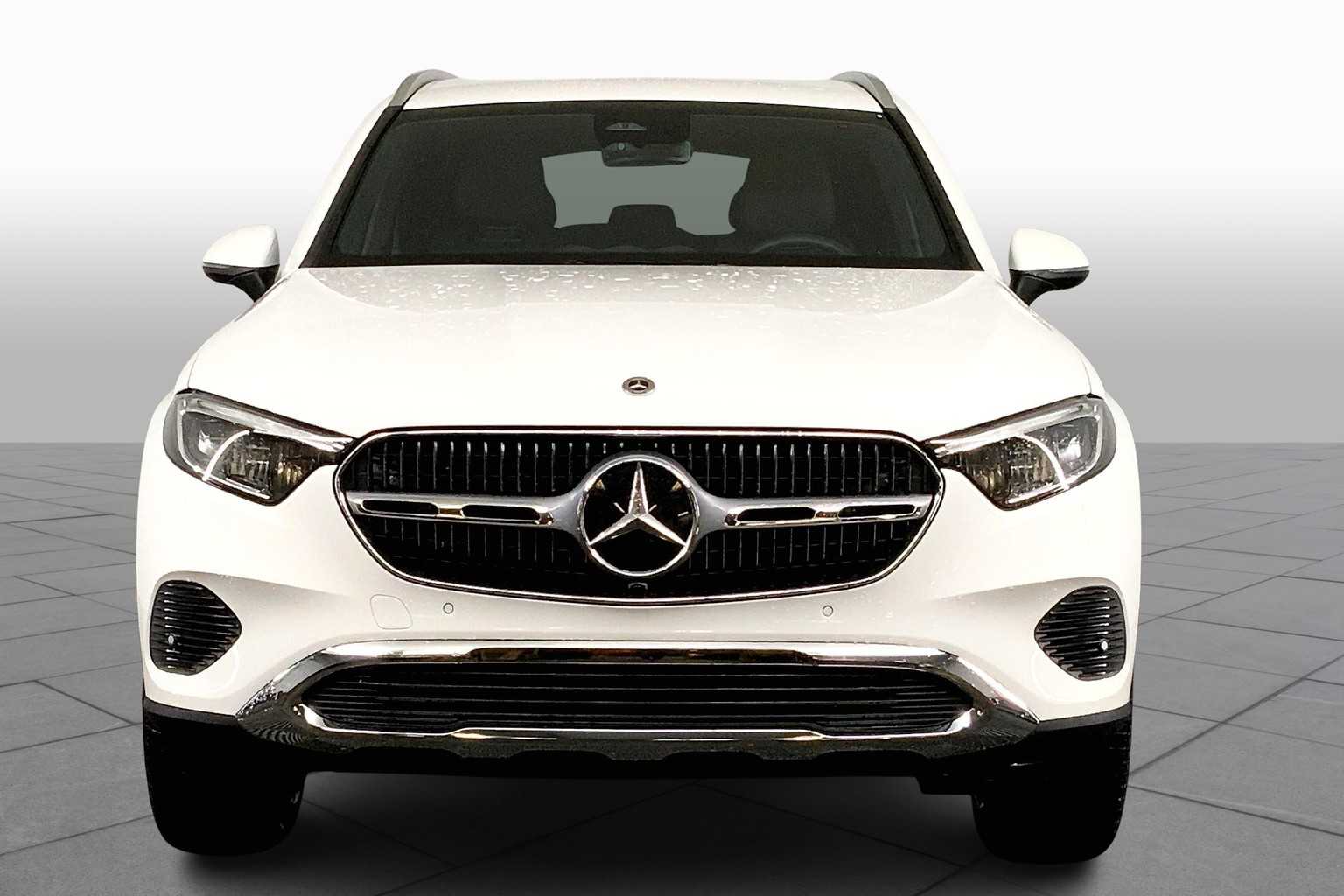 2025 Mercedes Benz GLC 300 4MATIC photo 3
