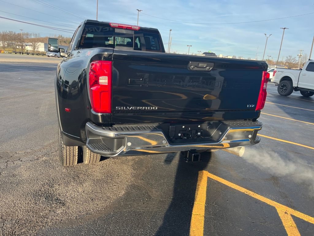 2026 Chevrolet Silverado 3500HD LTZ photo 4