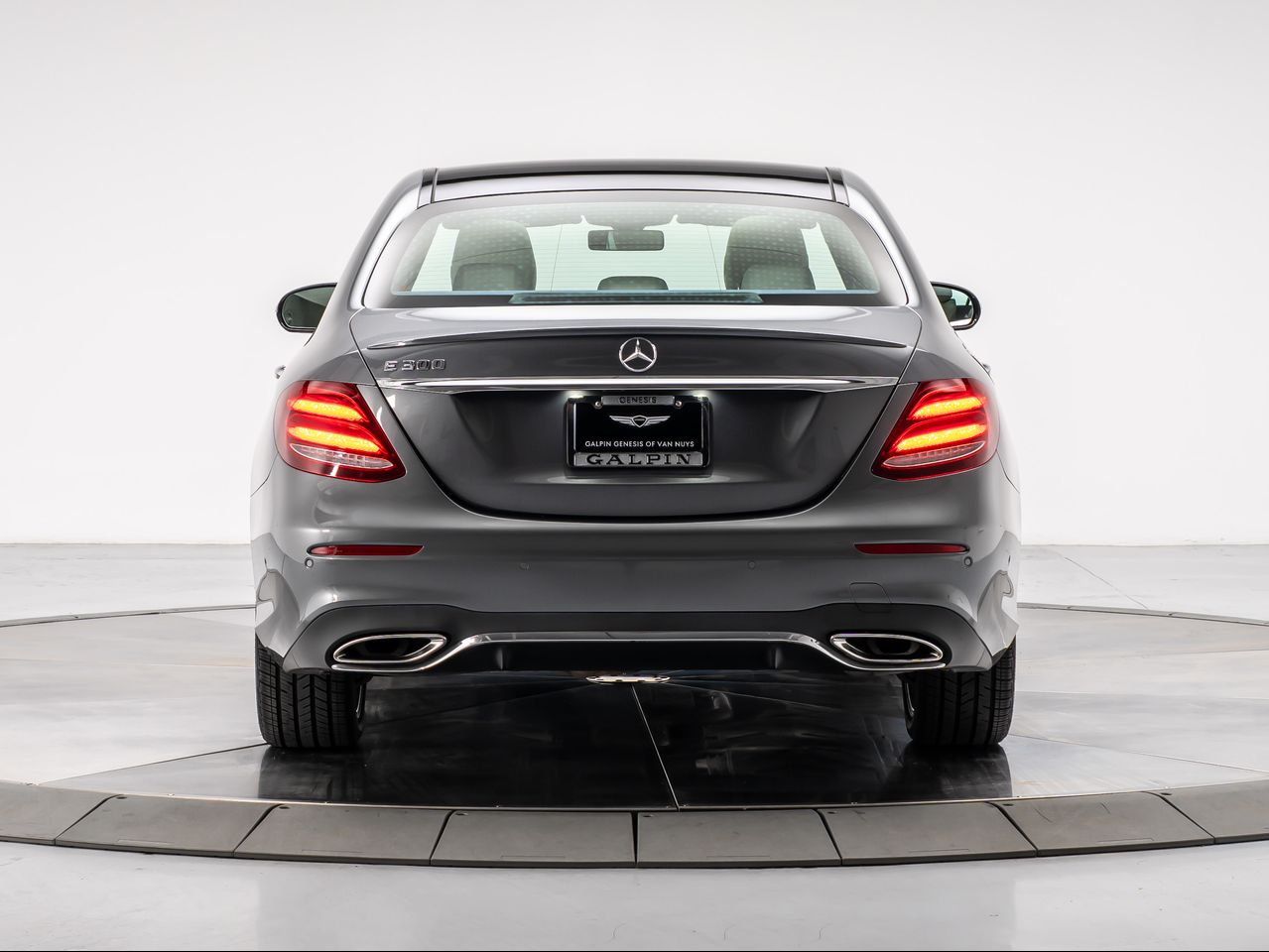 2018 Mercedes Benz E 300 photo 4