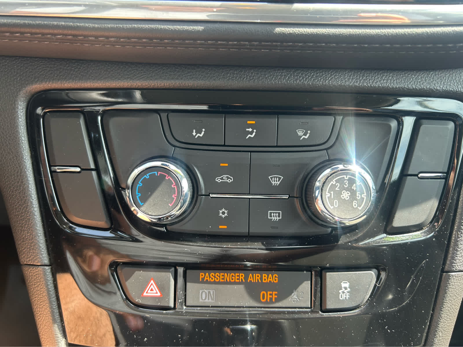 2020 Buick Encore Preferred photo 17