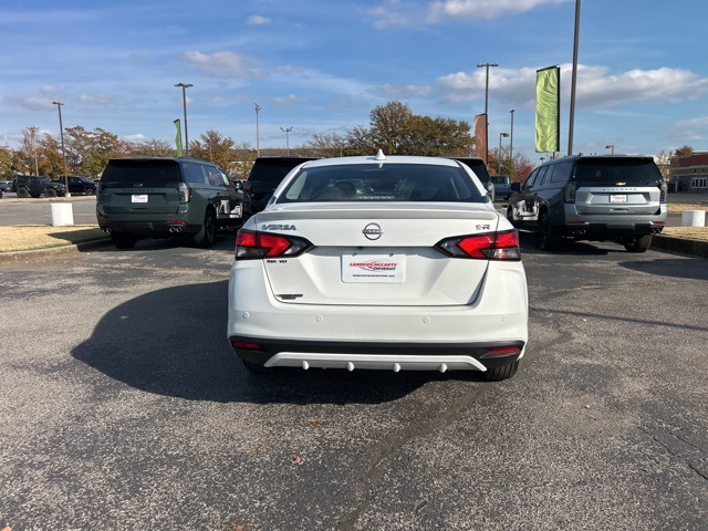 2024 Nissan Versa SR photo 4