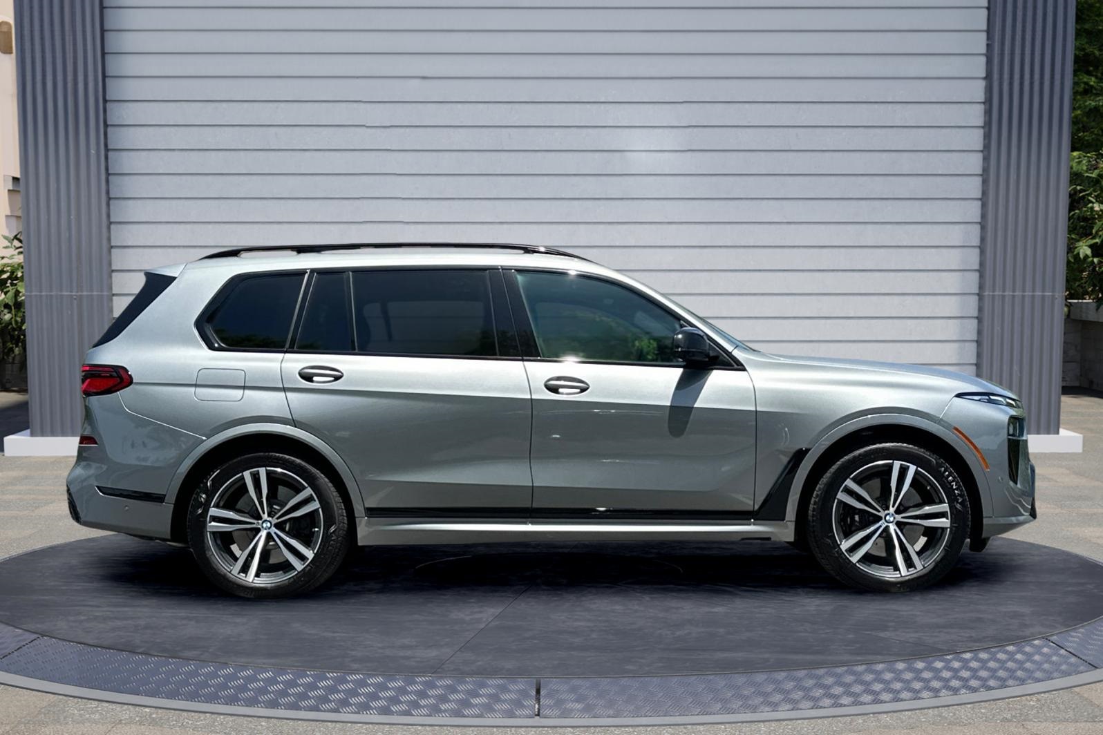 2025 Bmw X7 M60i photo 3