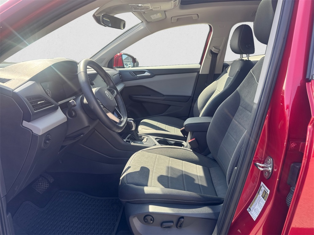 2023 Volkswagen Taos SE photo 9