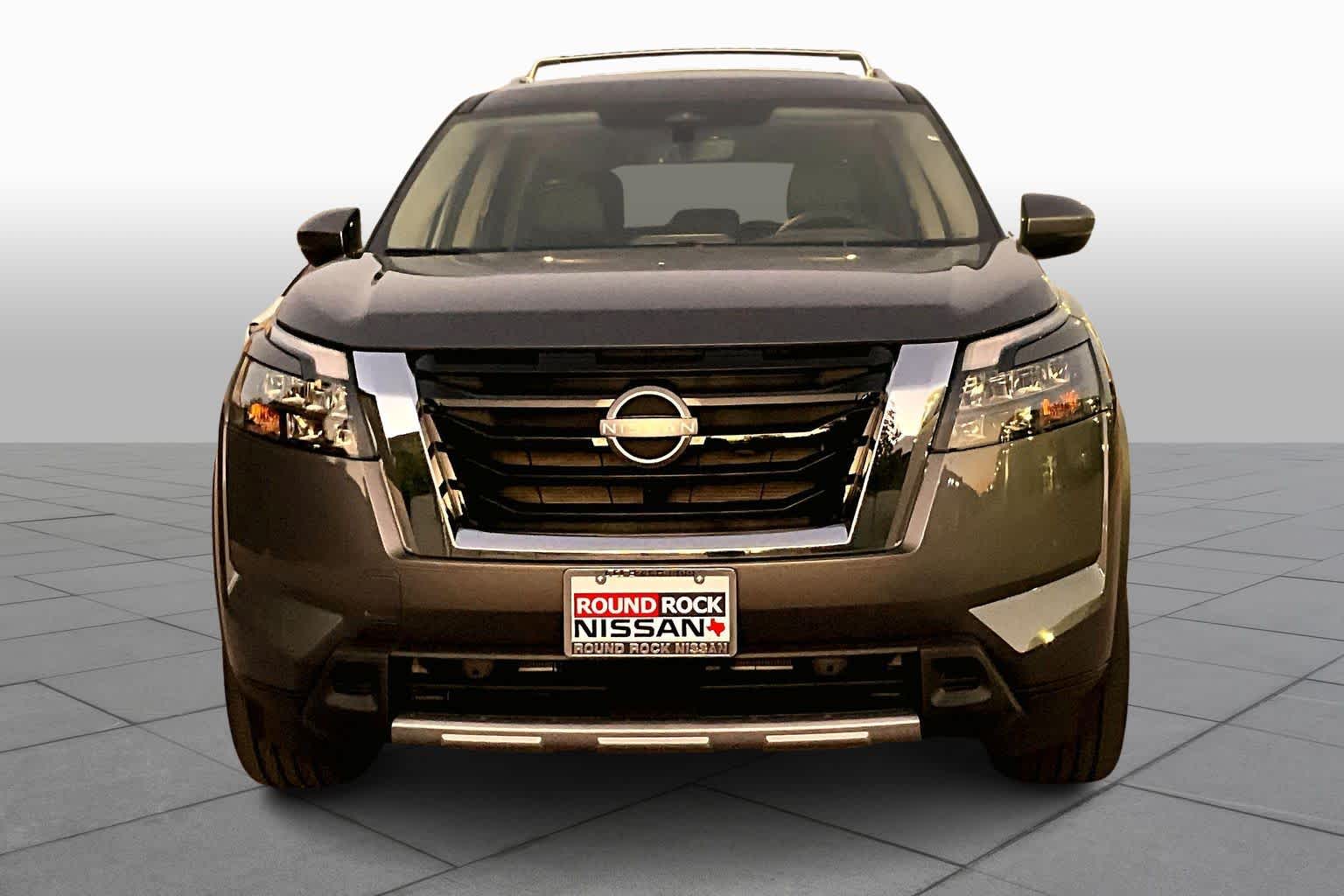 2025 Nissan Pathfinder SL photo 3